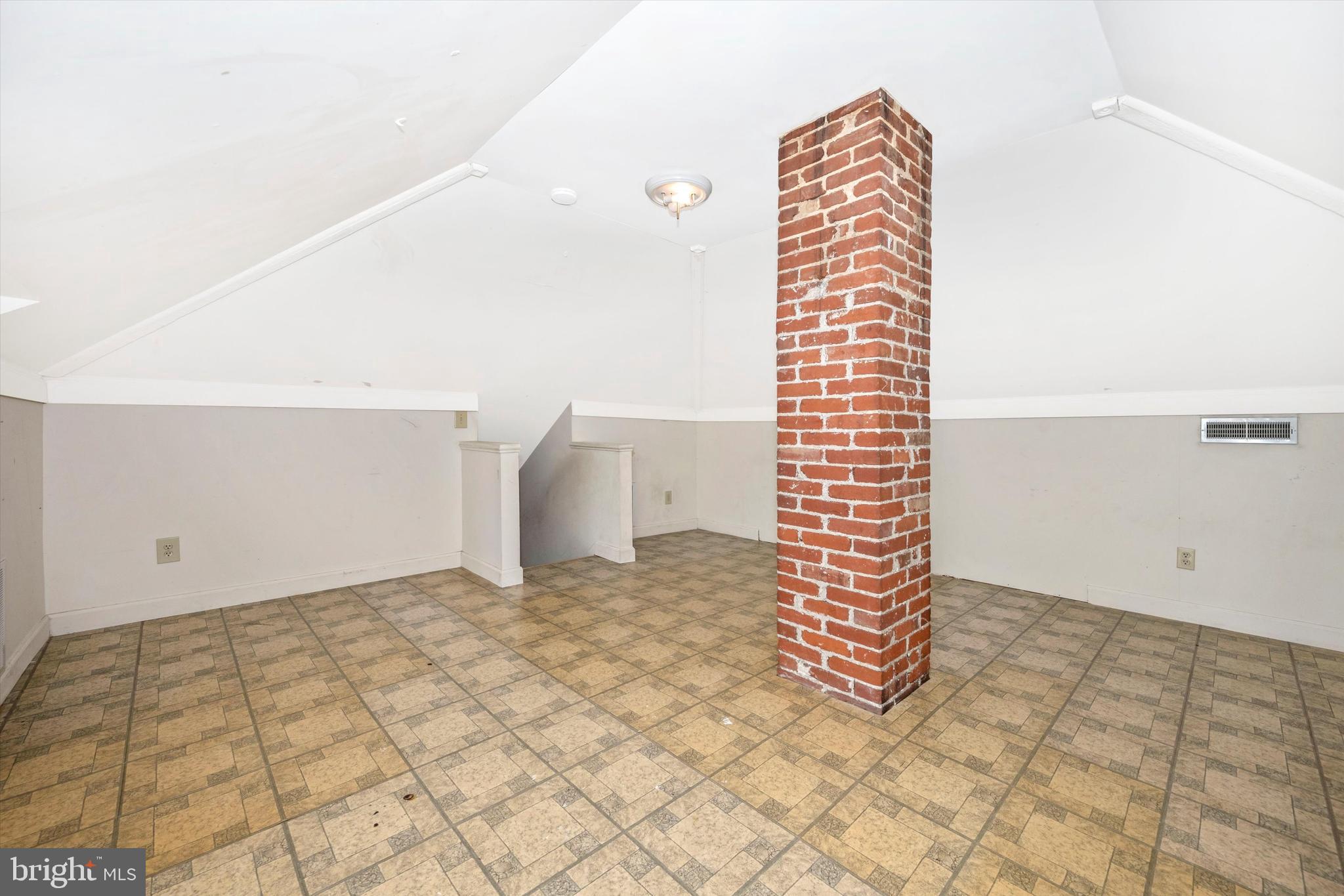 967 Mulberry Ave