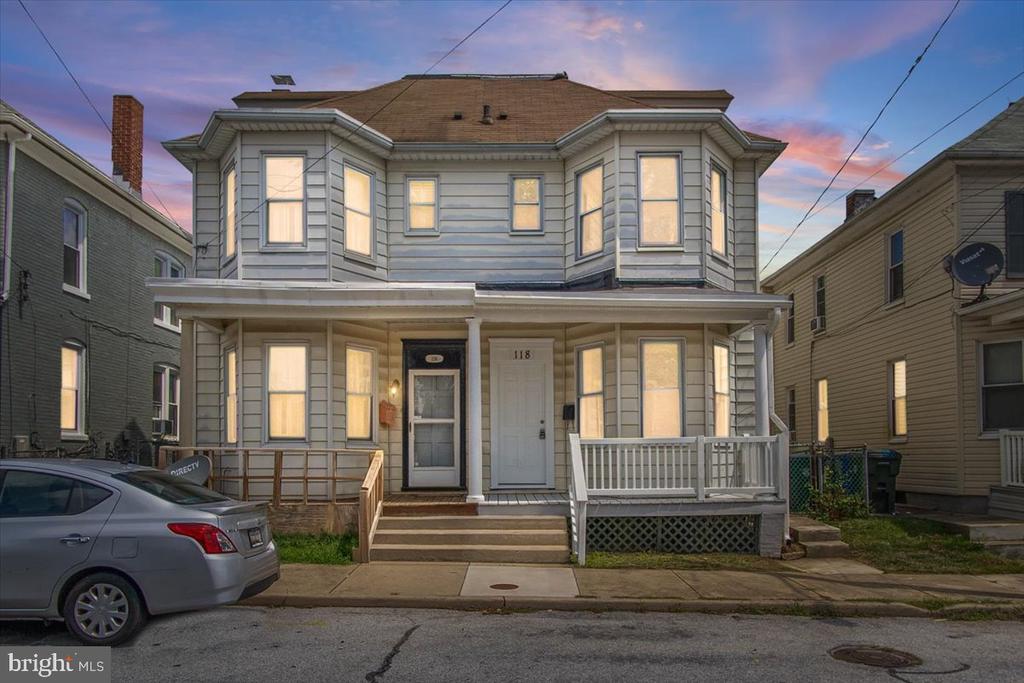 118 E 1st St