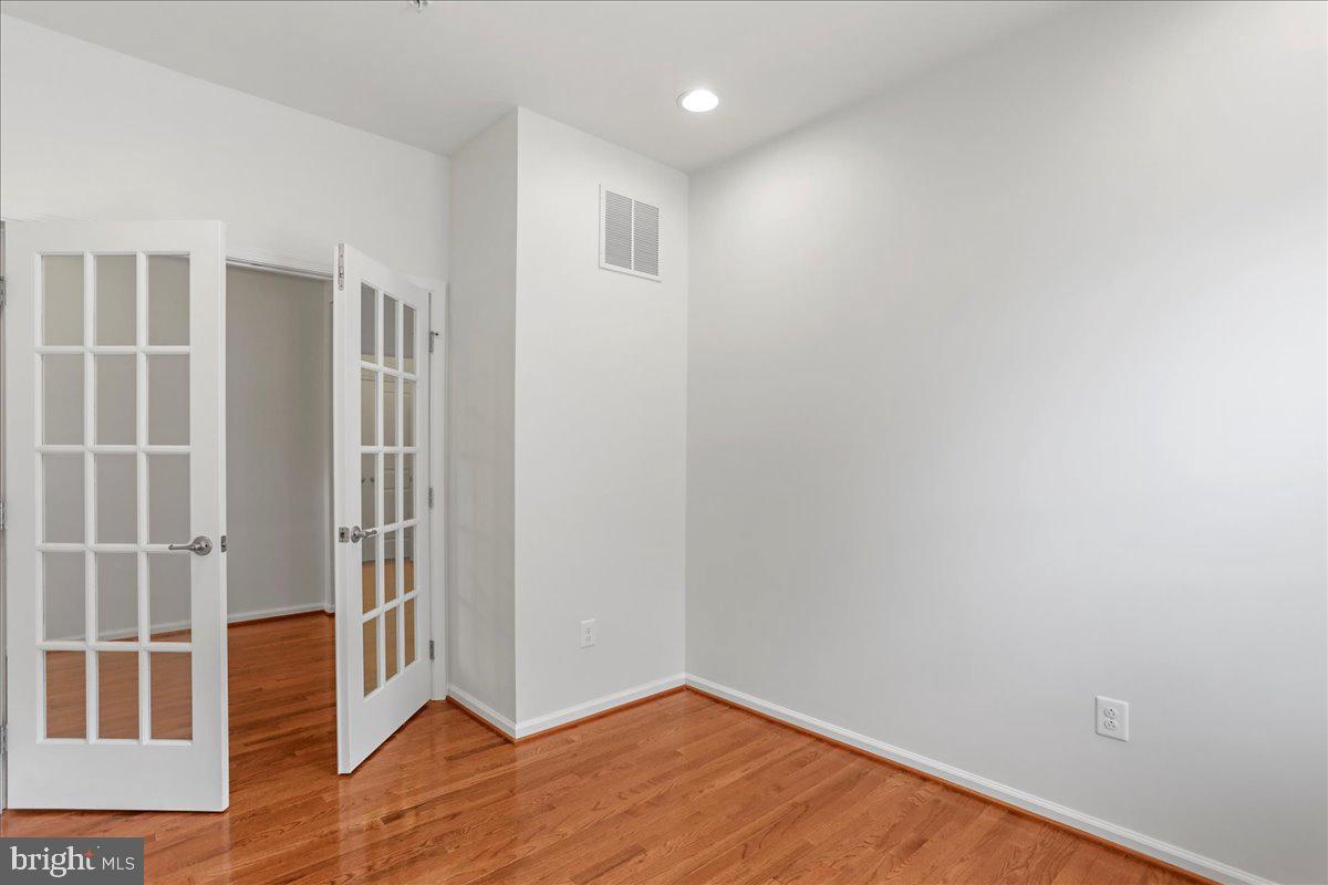 318 E Wing Way