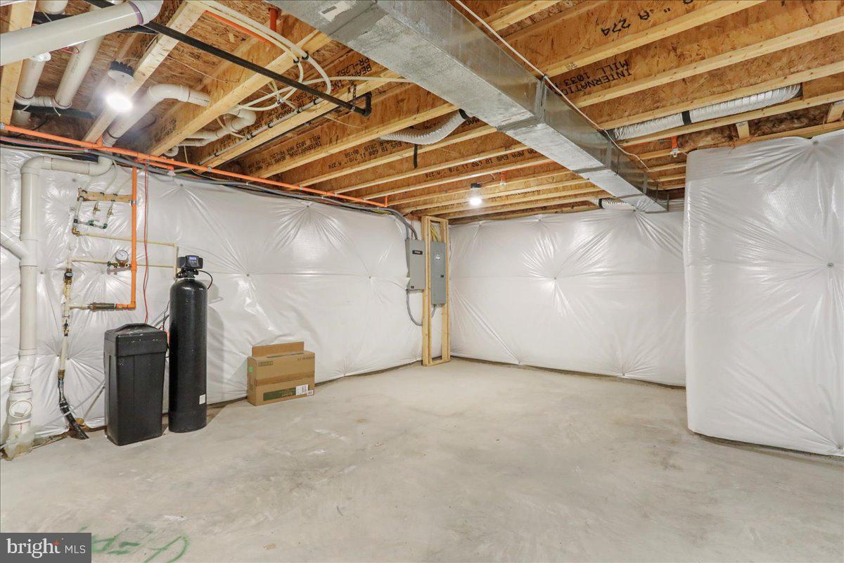 318 E Wing Way