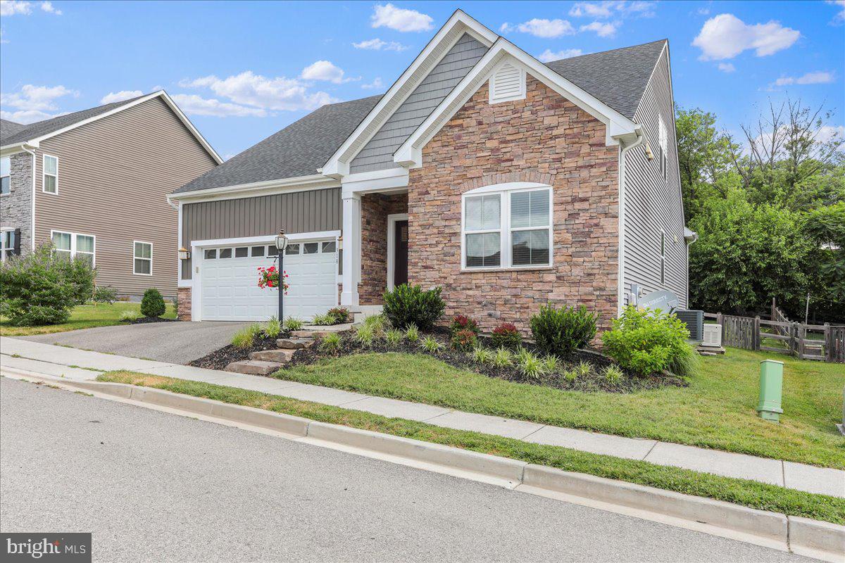 318 E Wing Way
