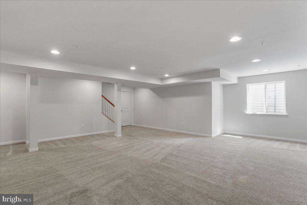 318 E Wing Way