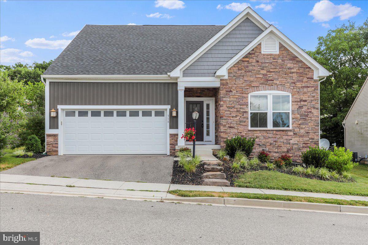318 E Wing Way