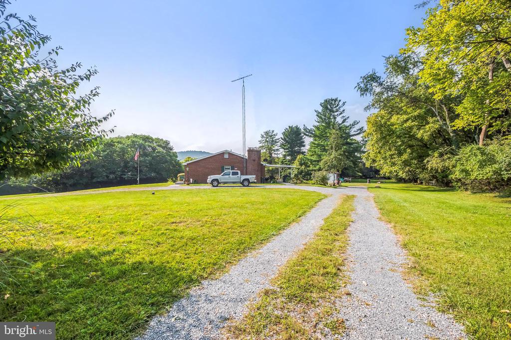 18605 Horseshoe Bend Rd