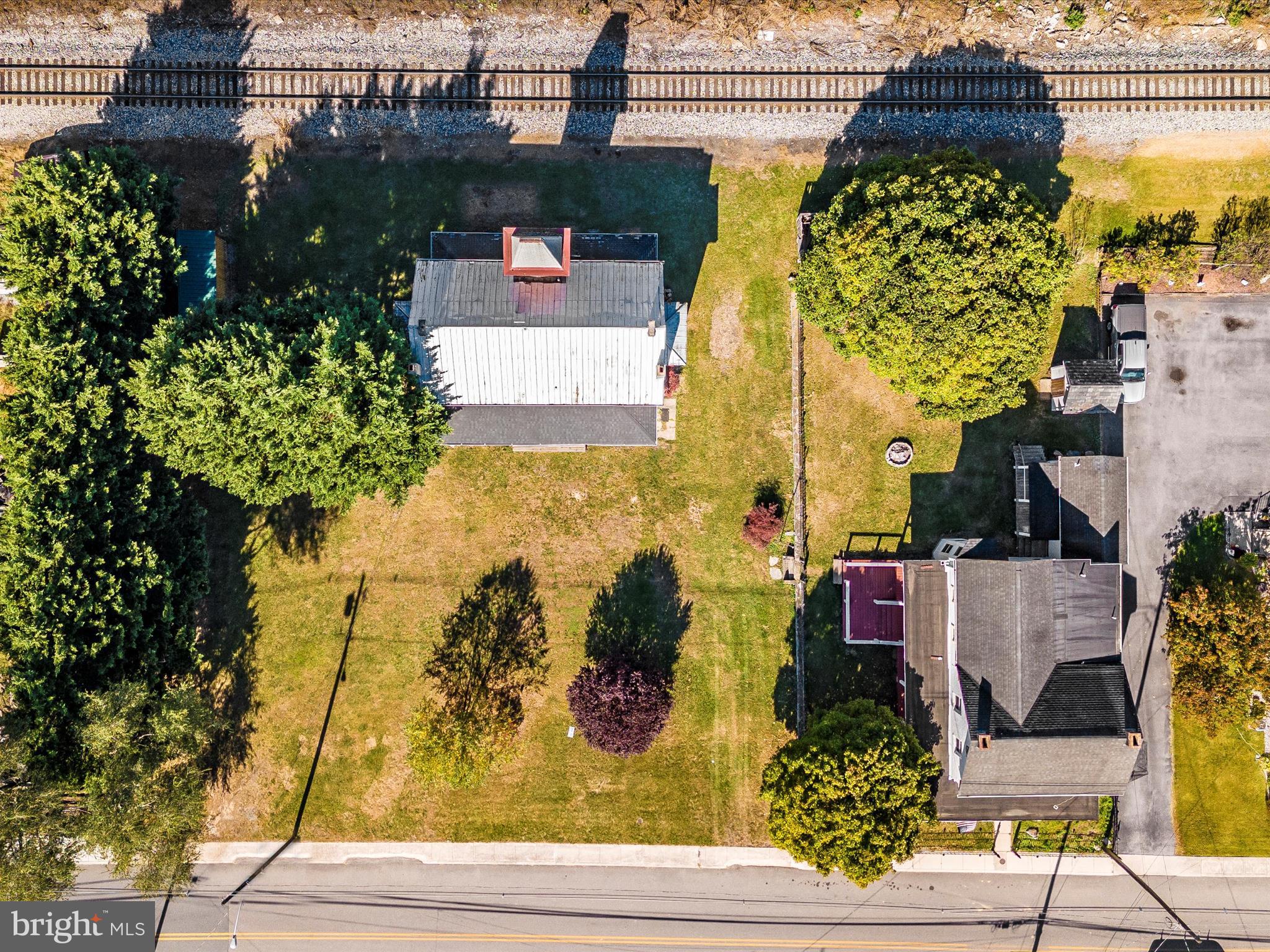 21130-21126 Twin Springs Dr