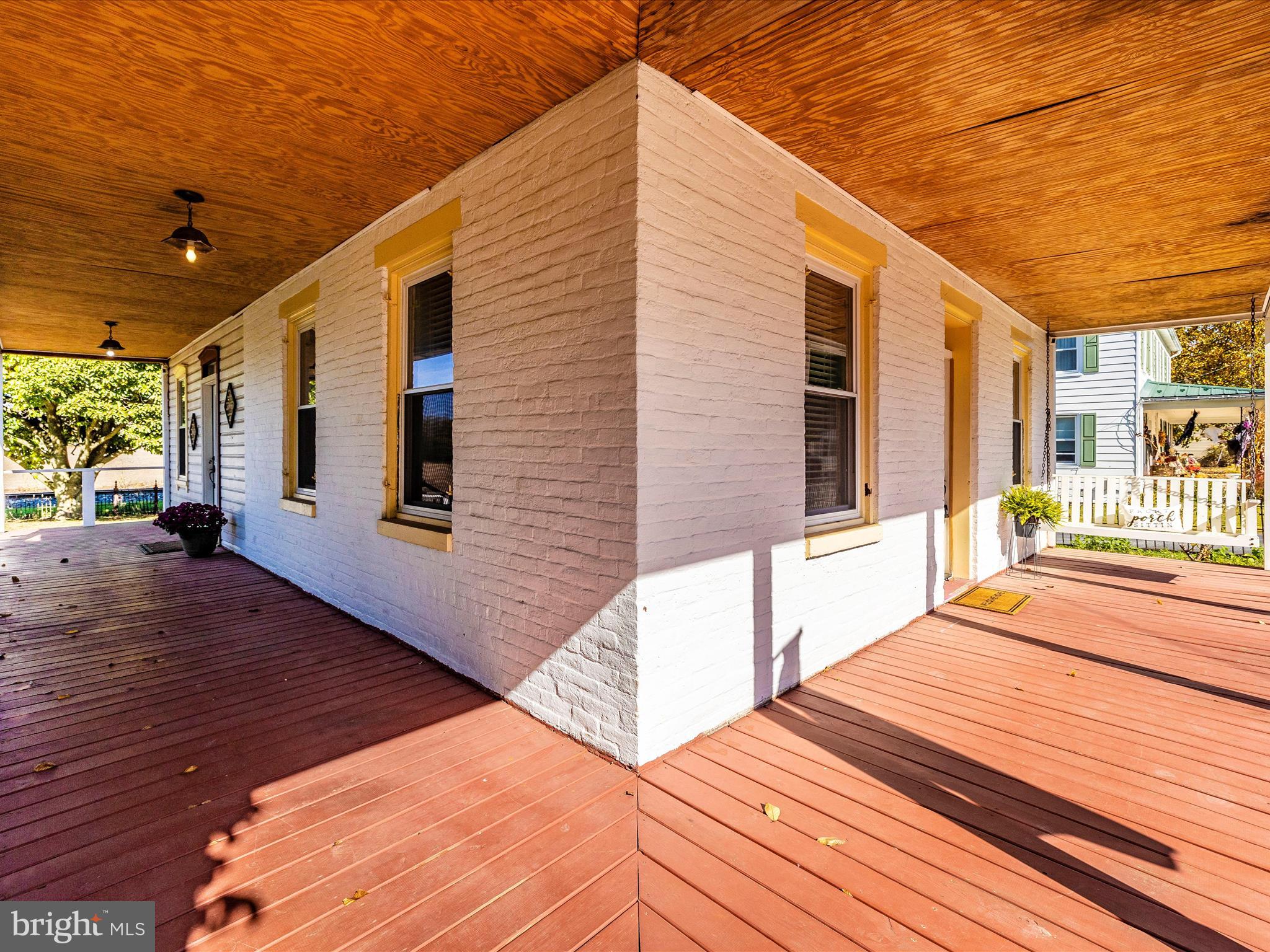 21130-21126 Twin Springs Dr