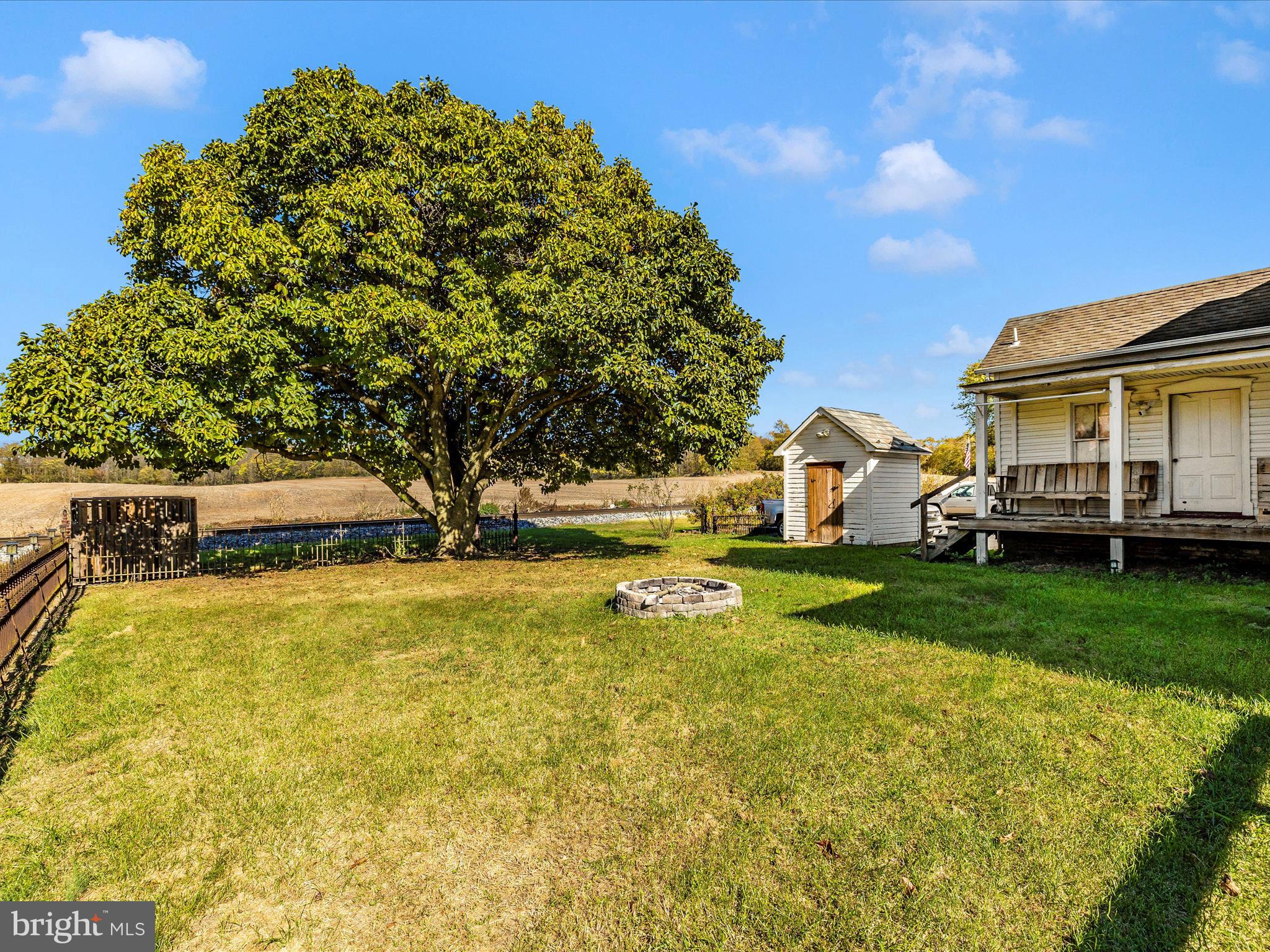 21130-21126 Twin Springs Dr