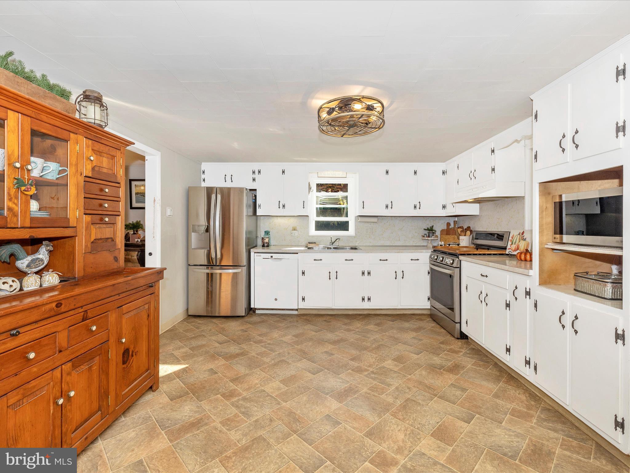 22705 Jefferson Blvd