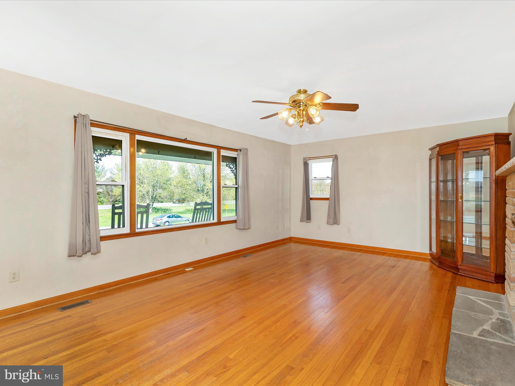 5103 Woodstock Ln