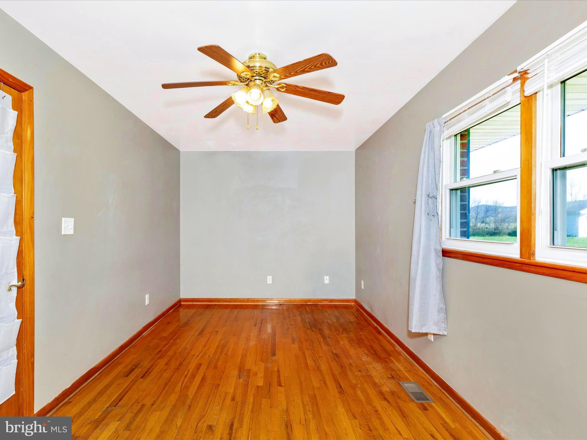 5103 Woodstock Ln