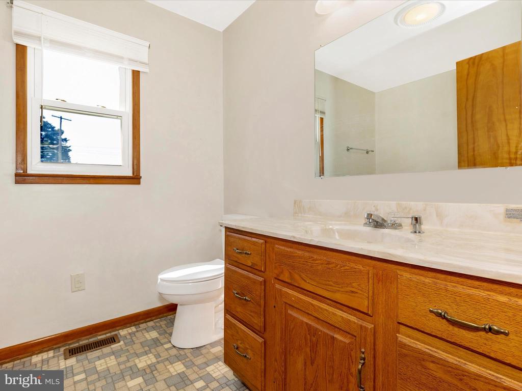 5103 Woodstock Ln