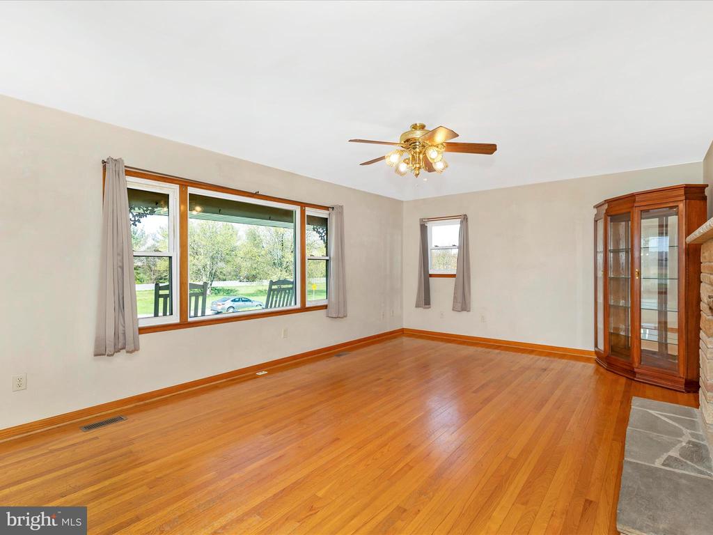 5103 Woodstock Ln