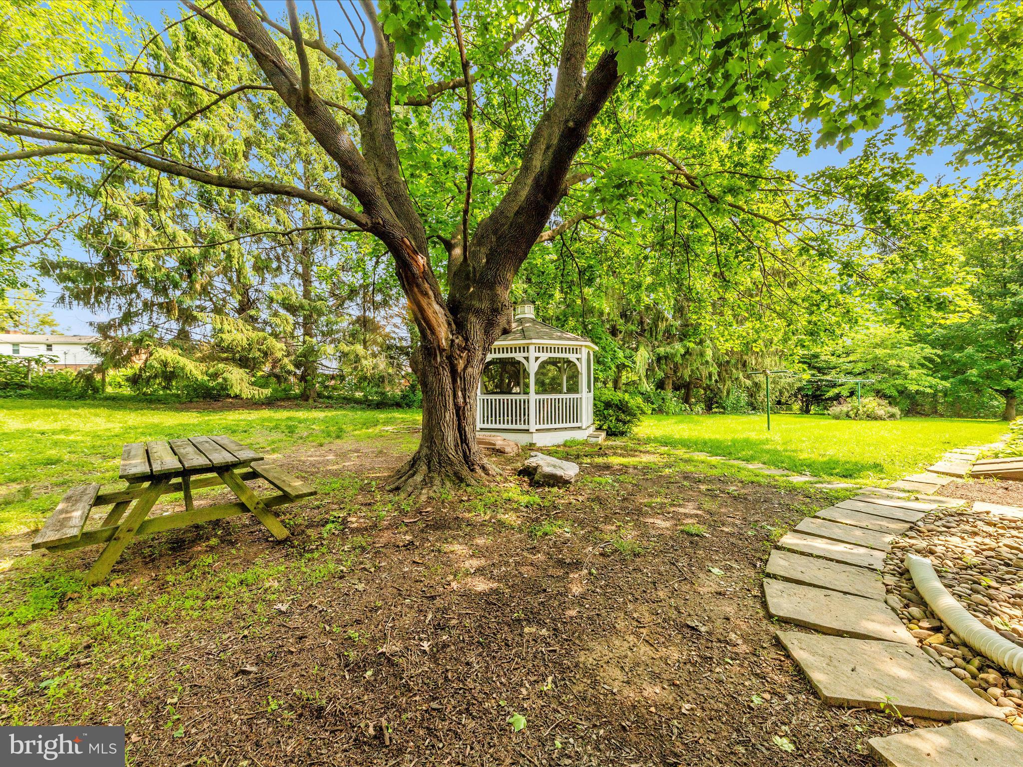 22028 Beaverbrook Dr