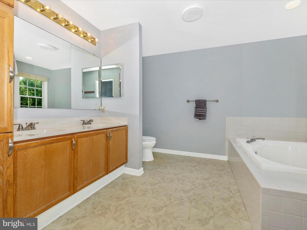 1926 Londontowne Dr