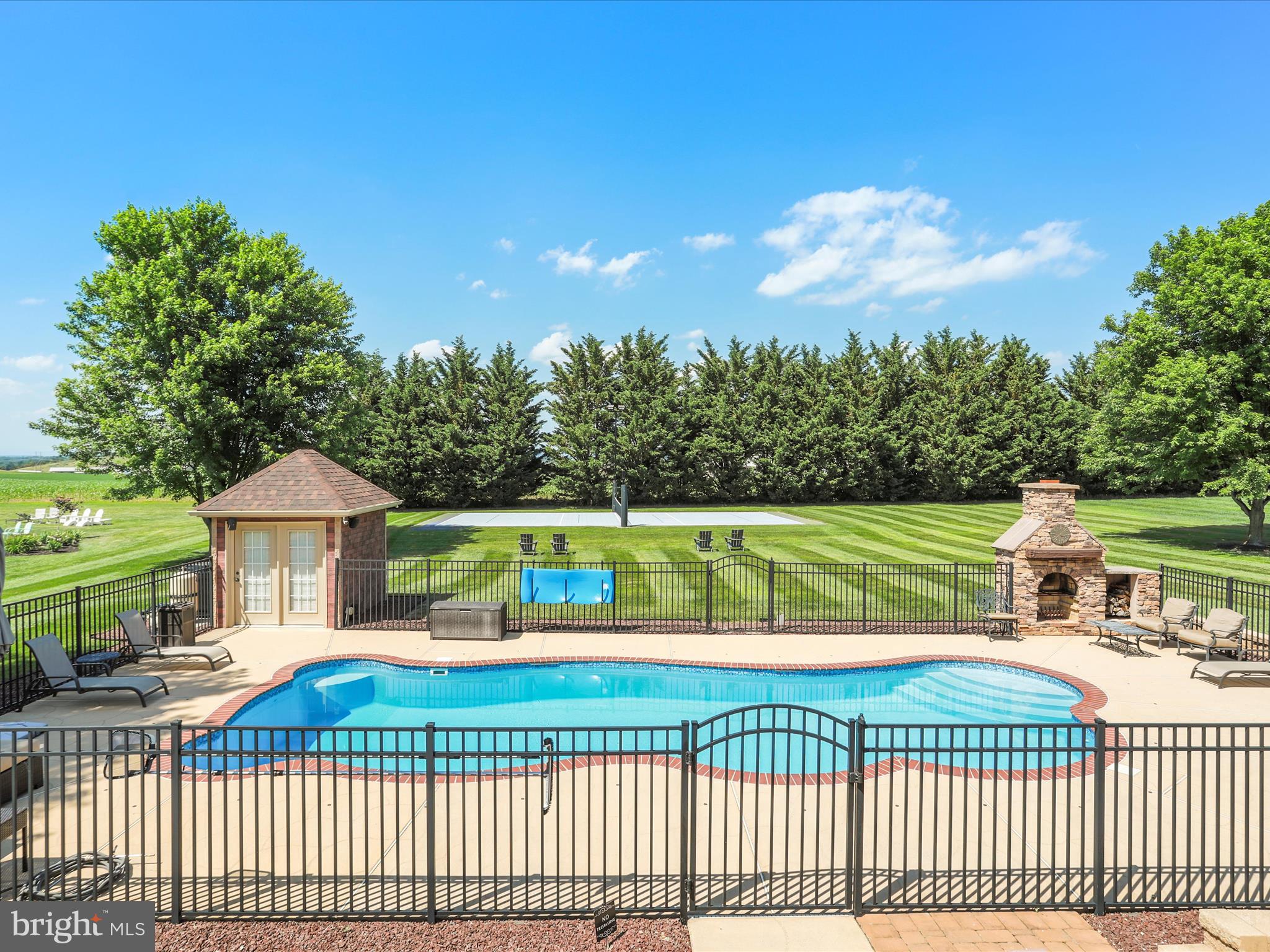 22124 WHITESTONE COURT