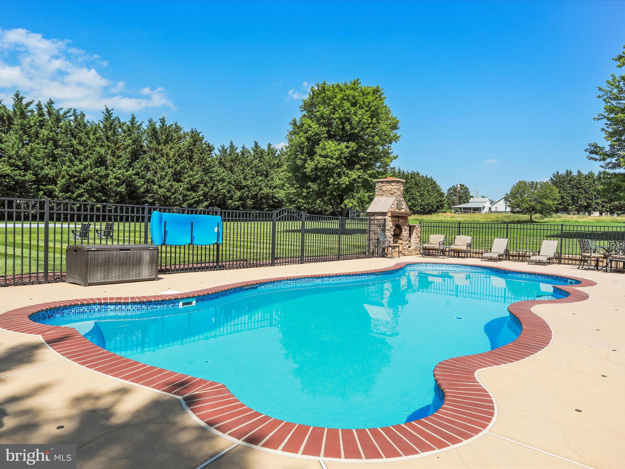 22124 WHITESTONE COURT