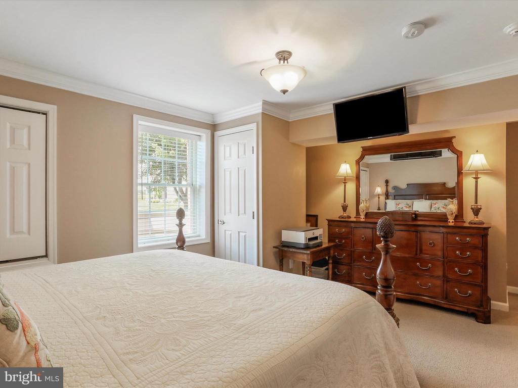 22124 WHITESTONE COURT