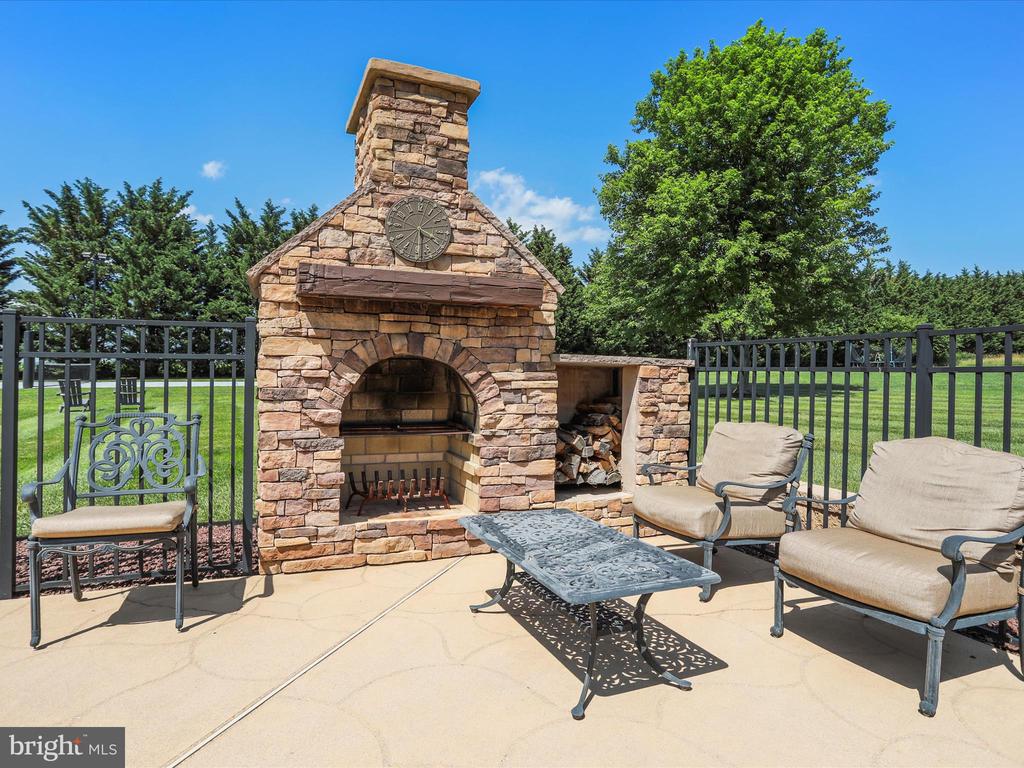 22124 WHITESTONE COURT