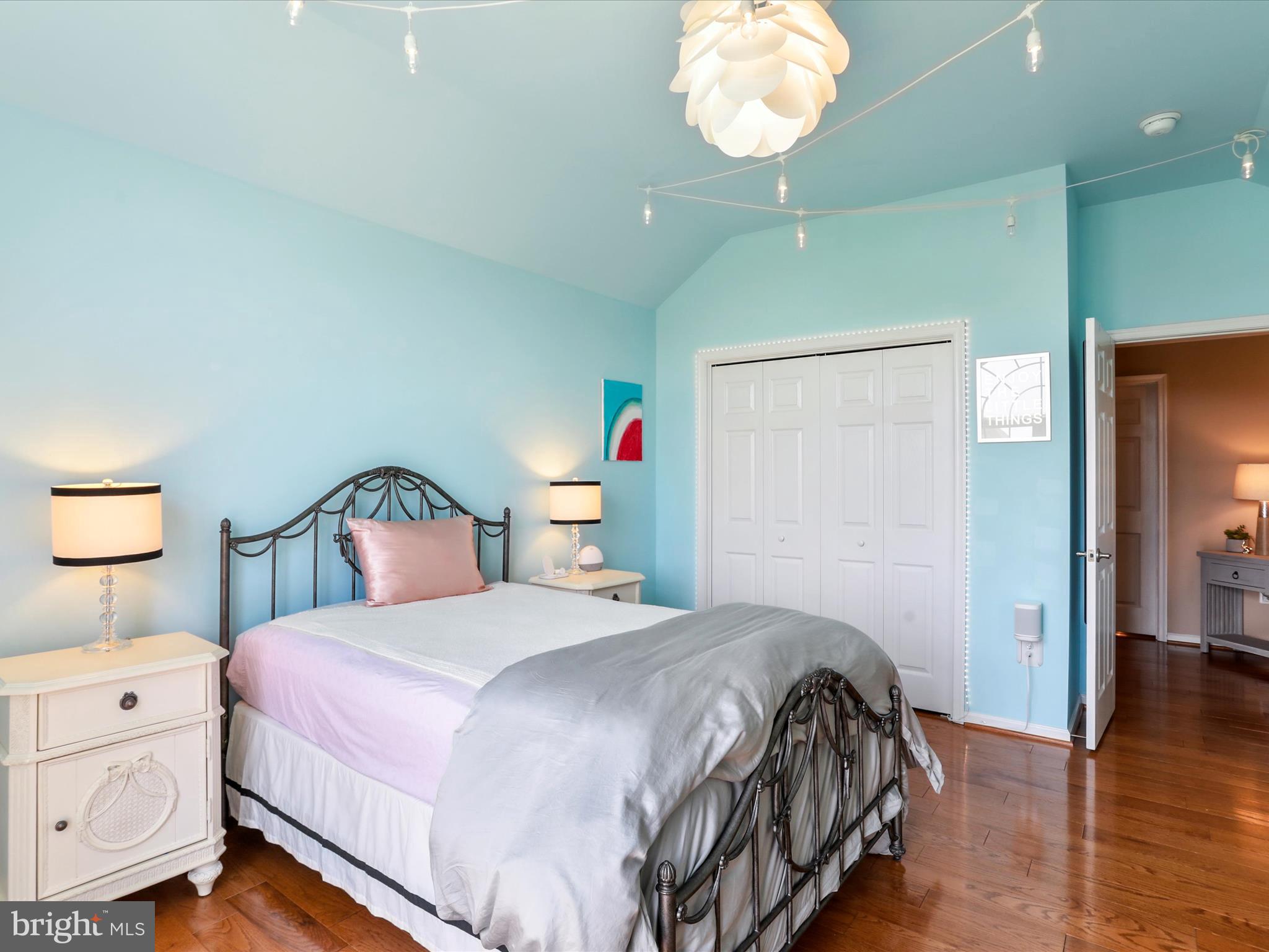 22124 WHITESTONE COURT