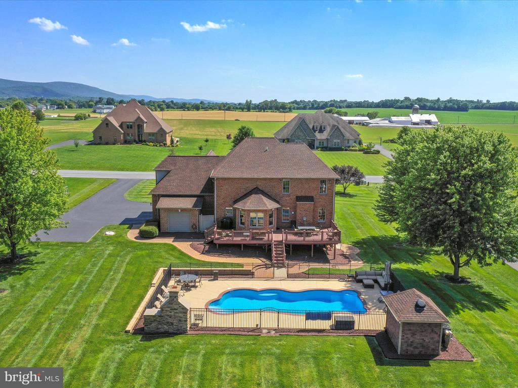 22124 WHITESTONE COURT