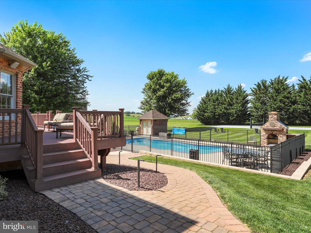 22124 WHITESTONE COURT