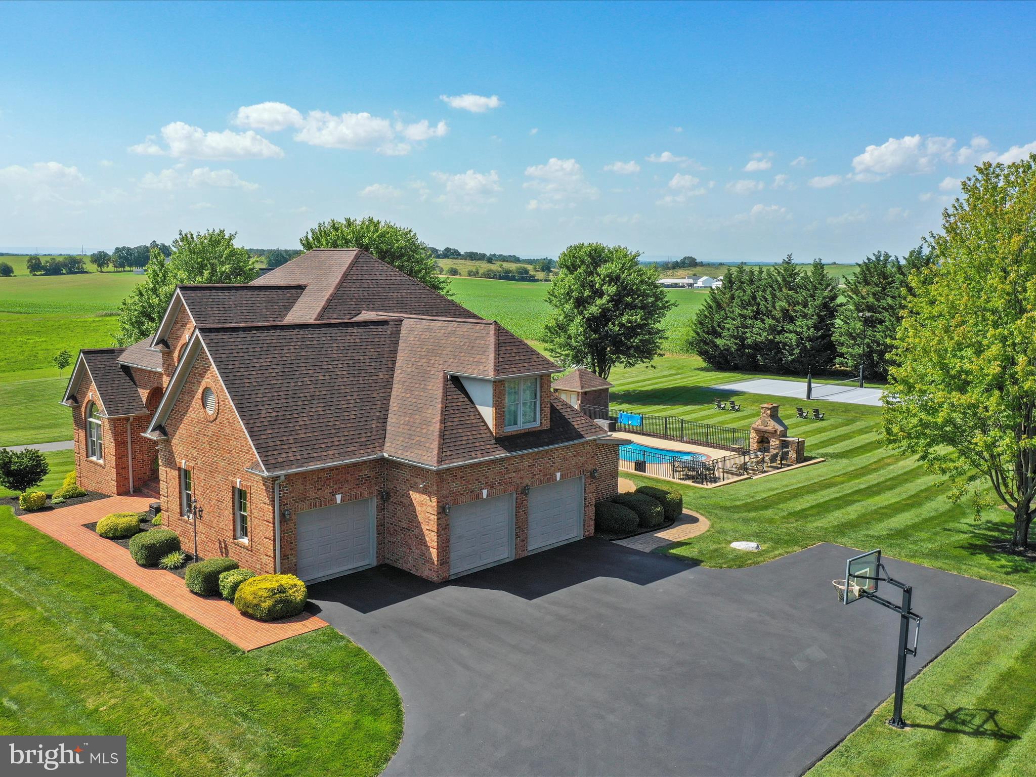 22124 WHITESTONE COURT