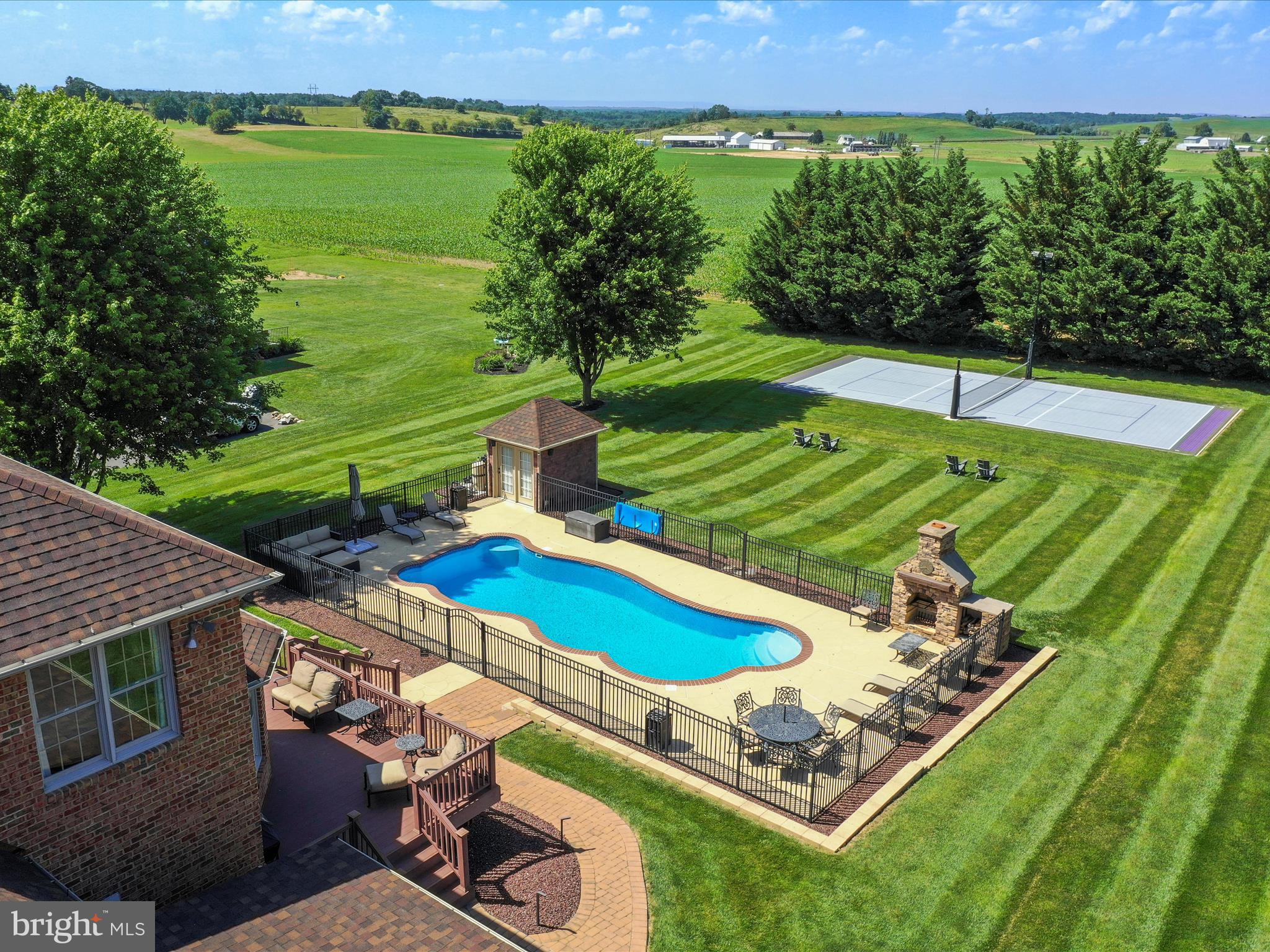 22124 WHITESTONE COURT