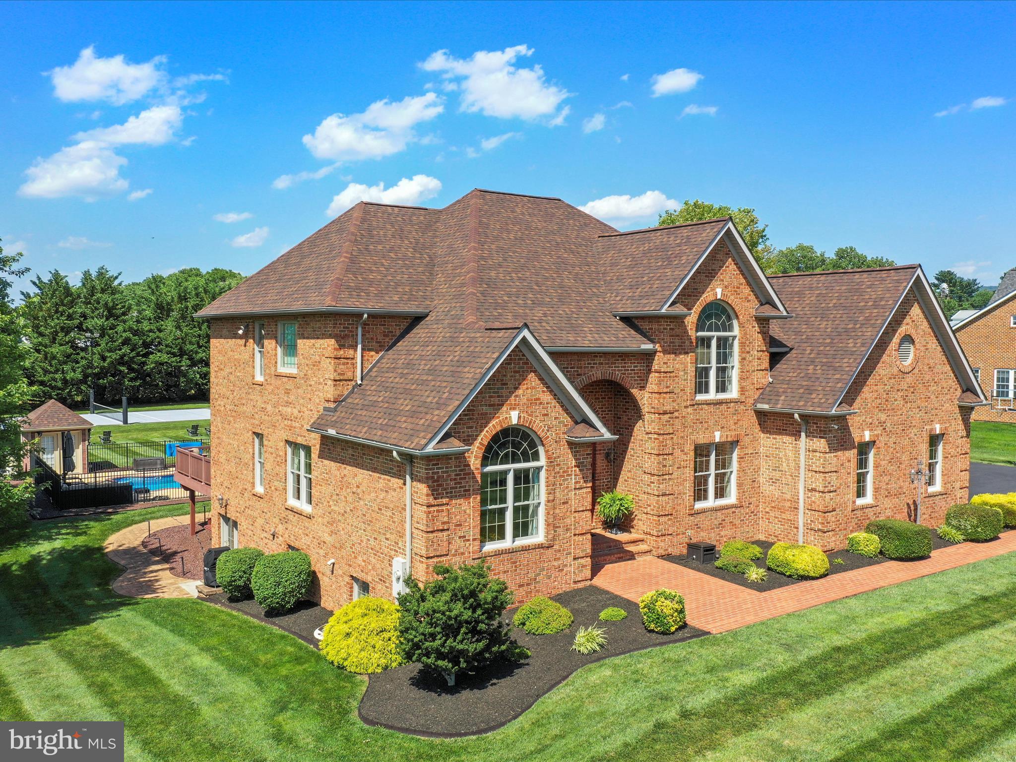 22124 WHITESTONE COURT