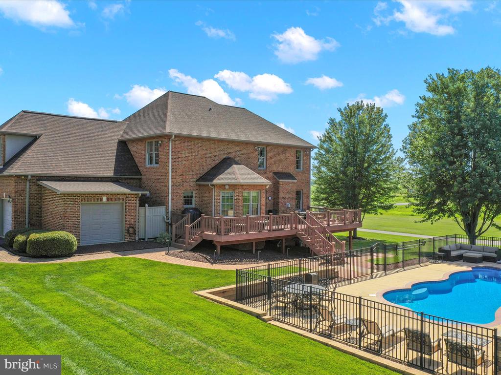 22124 WHITESTONE COURT