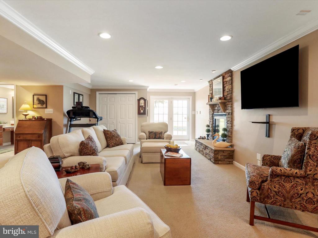 22124 WHITESTONE COURT