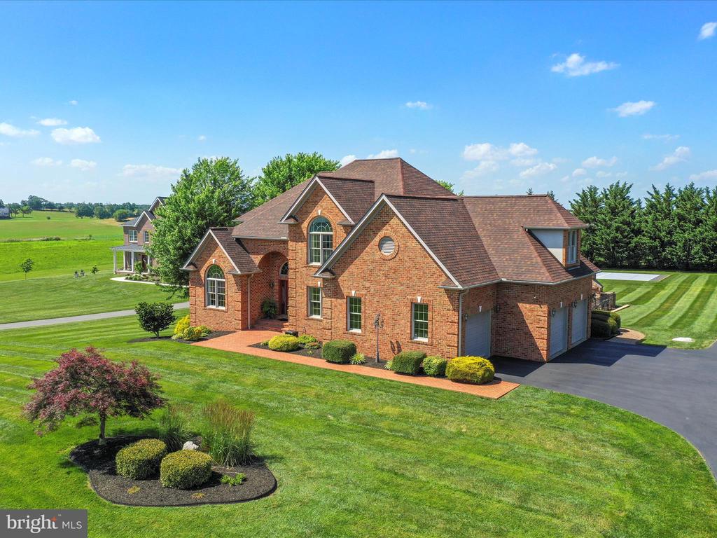 22124 WHITESTONE COURT