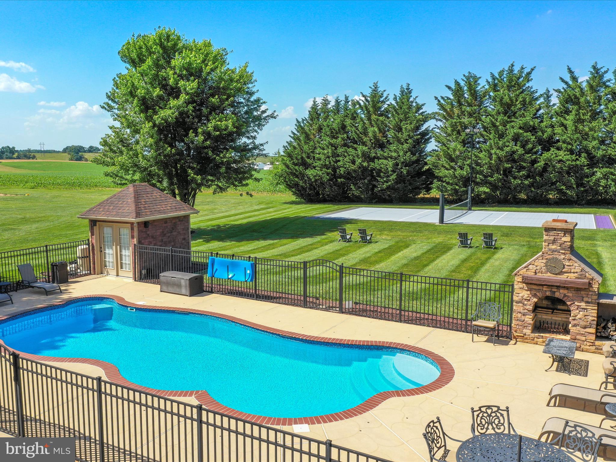 22124 WHITESTONE COURT