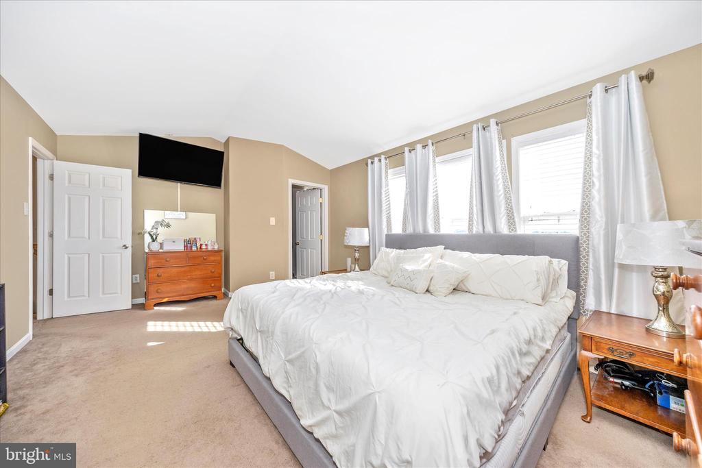 7 ROCKINGHAM DRIVE