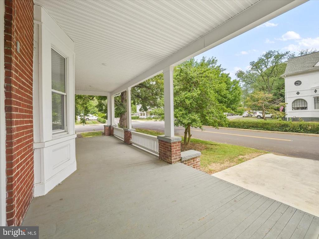836 OAK HILL AVENUE