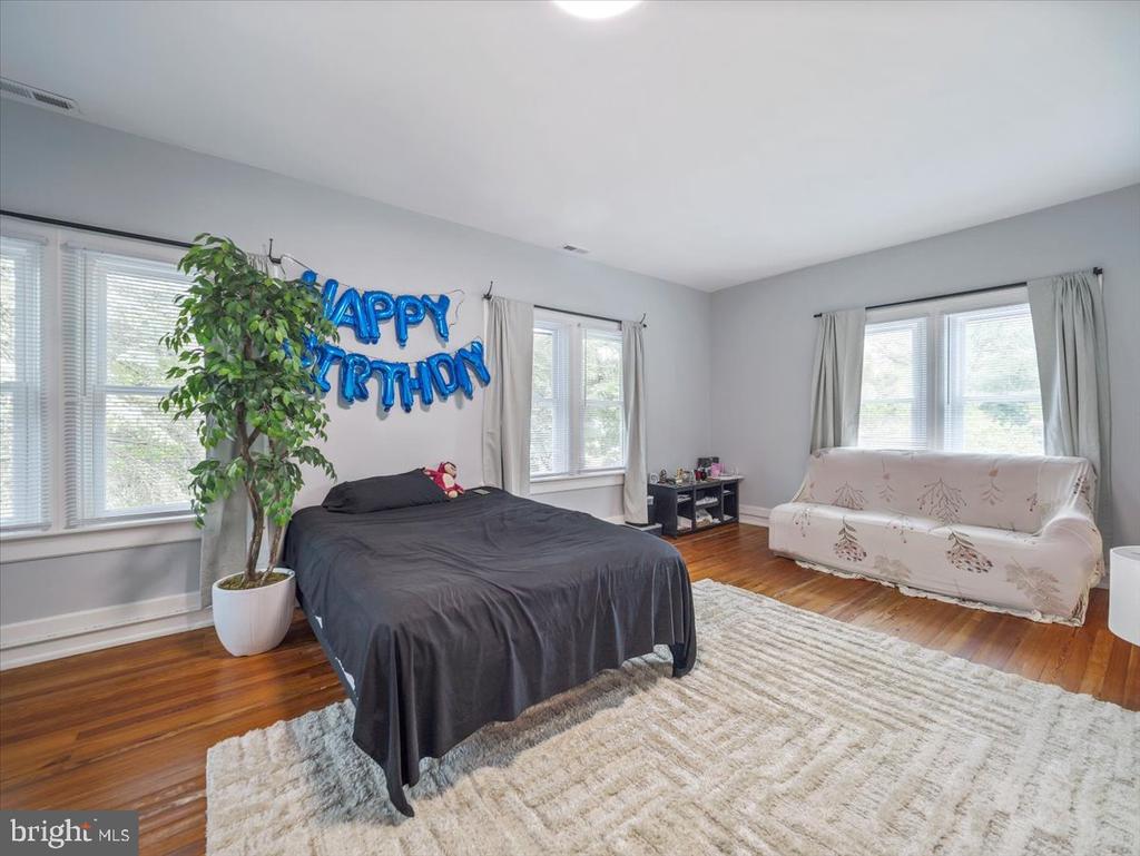 836 OAK HILL AVENUE