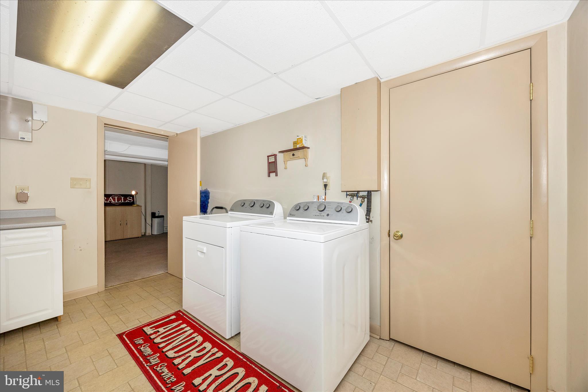 9711 CHAPELWOOD LANE