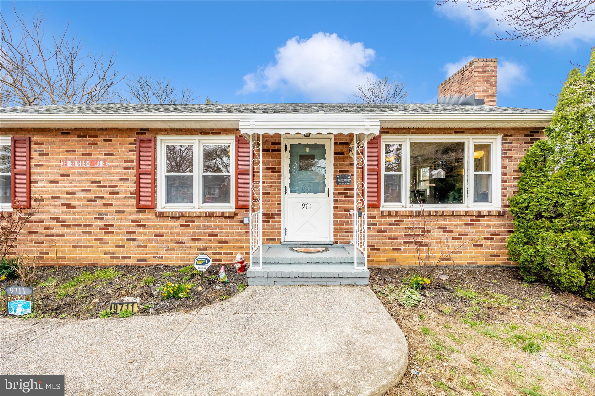 9711 CHAPELWOOD LANE