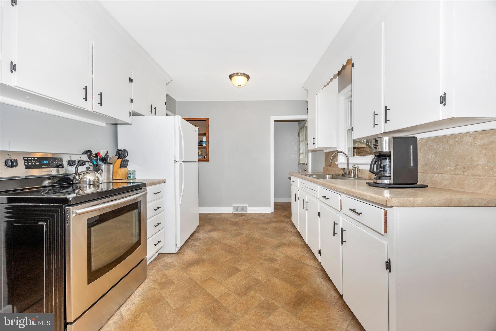 9711 CHAPELWOOD LANE