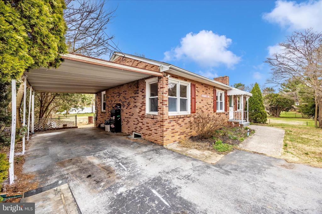 9711 CHAPELWOOD LANE