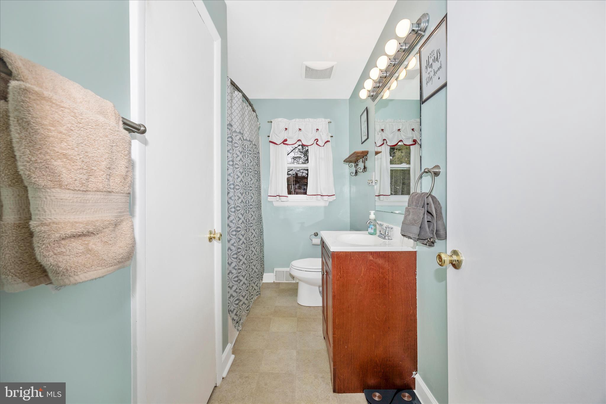 9711 CHAPELWOOD LANE