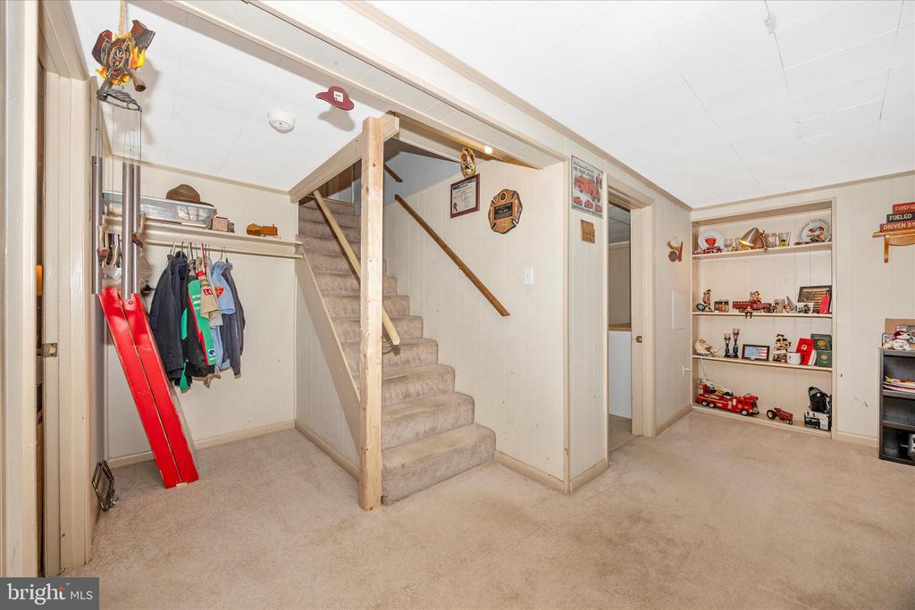 9711 CHAPELWOOD LANE