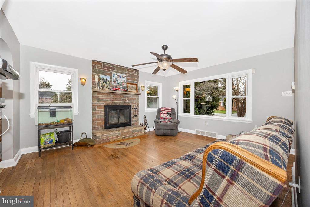9711 CHAPELWOOD LANE
