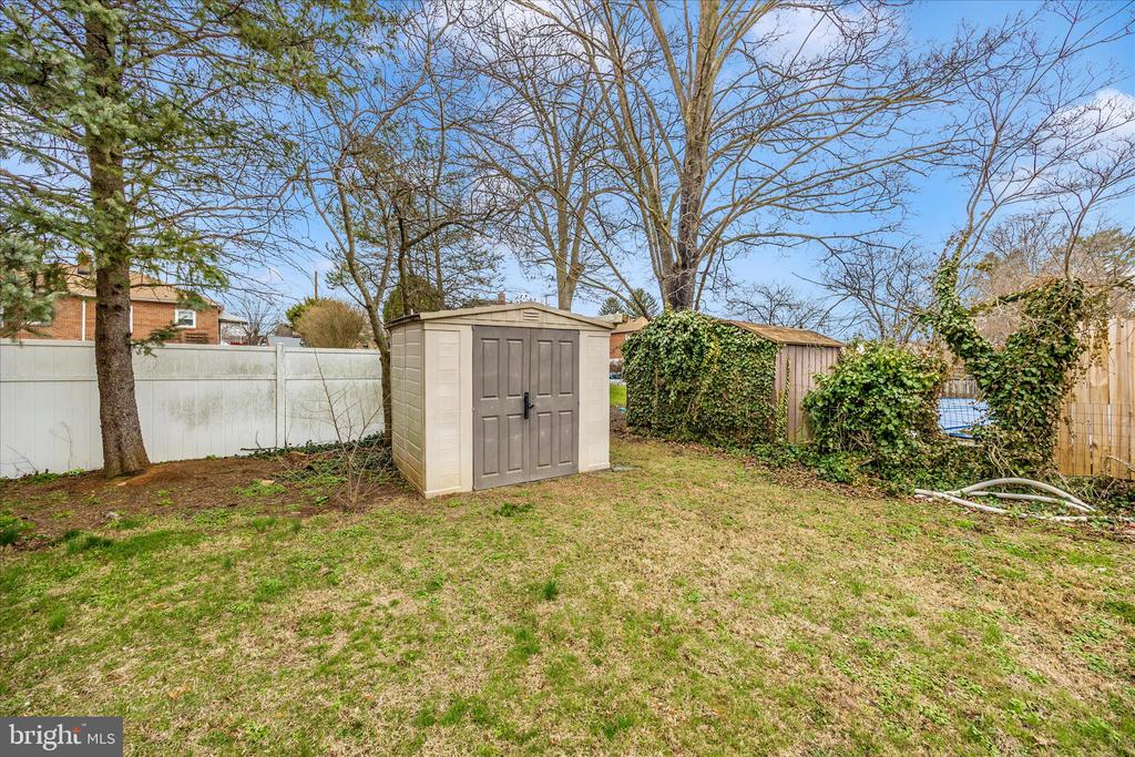 9711 CHAPELWOOD LANE
