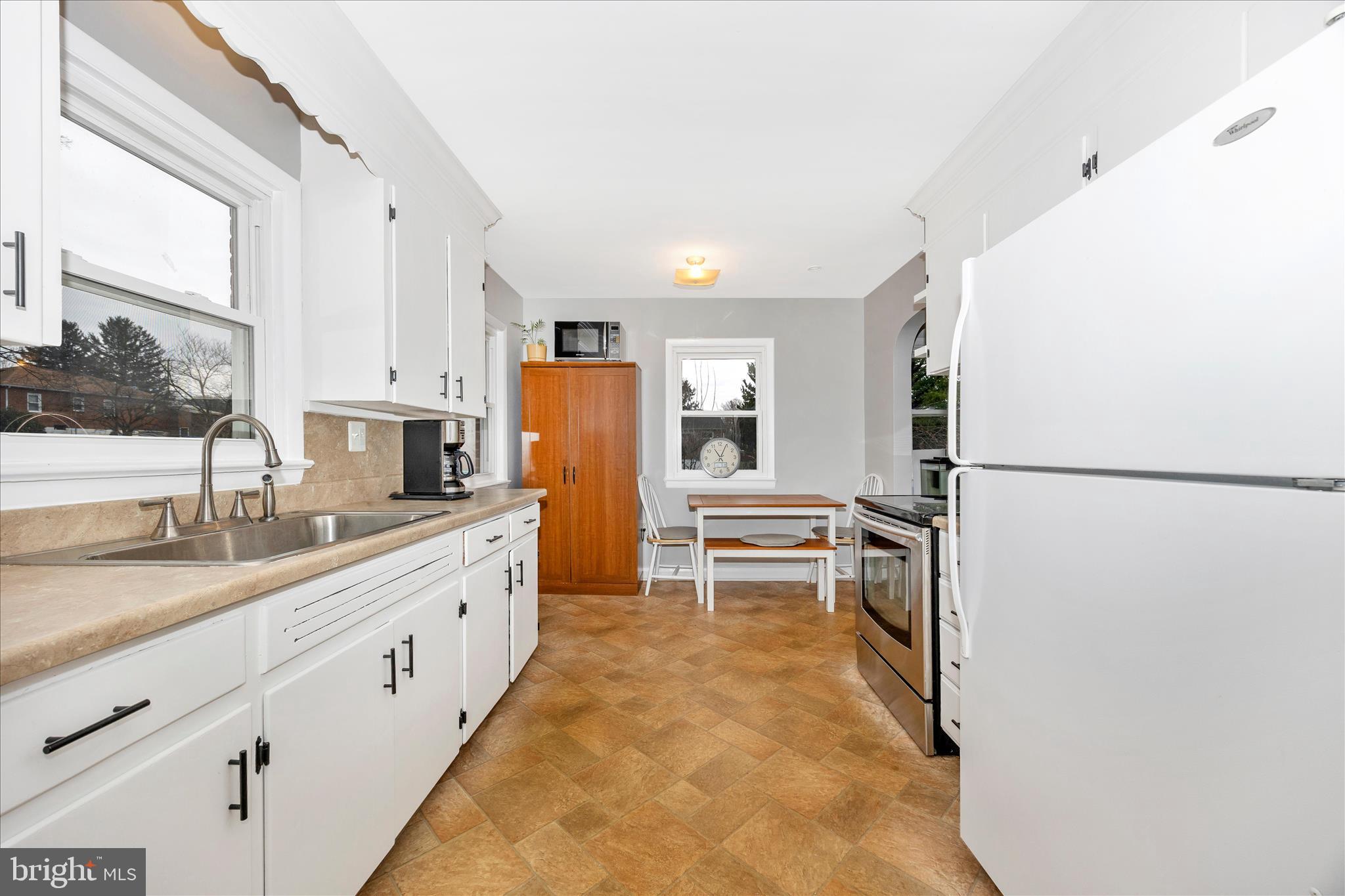 9711 CHAPELWOOD LANE