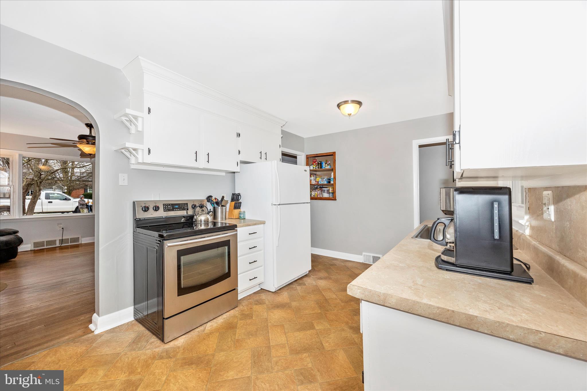 9711 CHAPELWOOD LANE