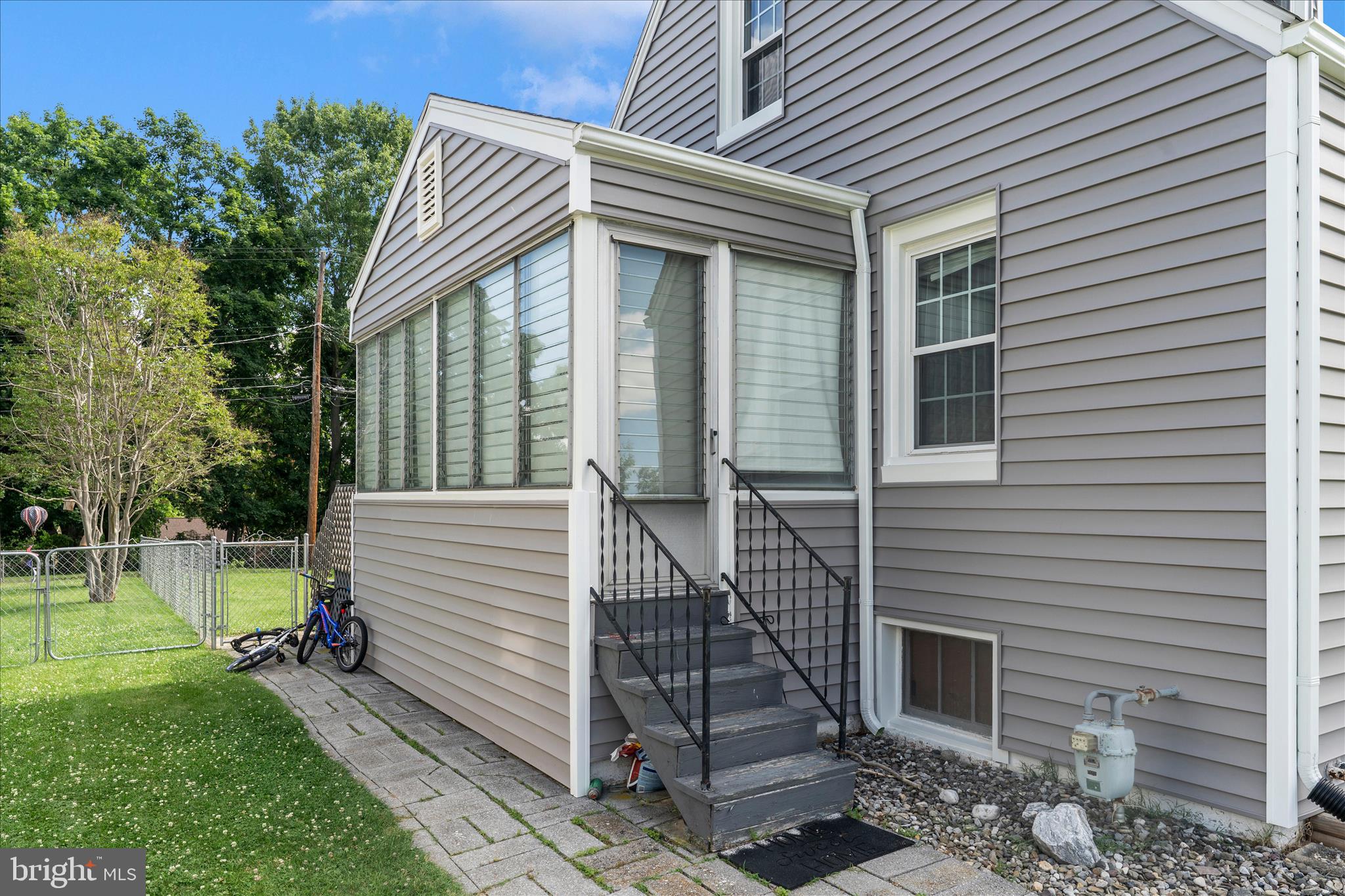 1052 FAIRVIEW ROAD