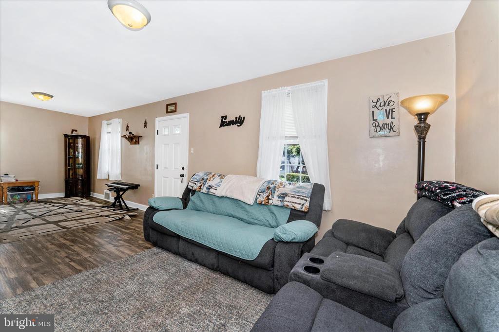 1052 FAIRVIEW ROAD