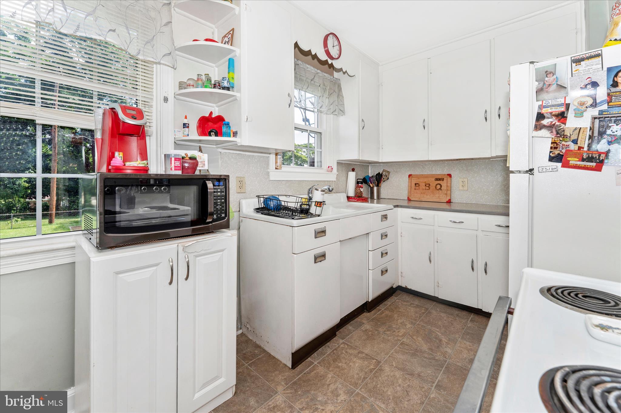 1052 FAIRVIEW ROAD