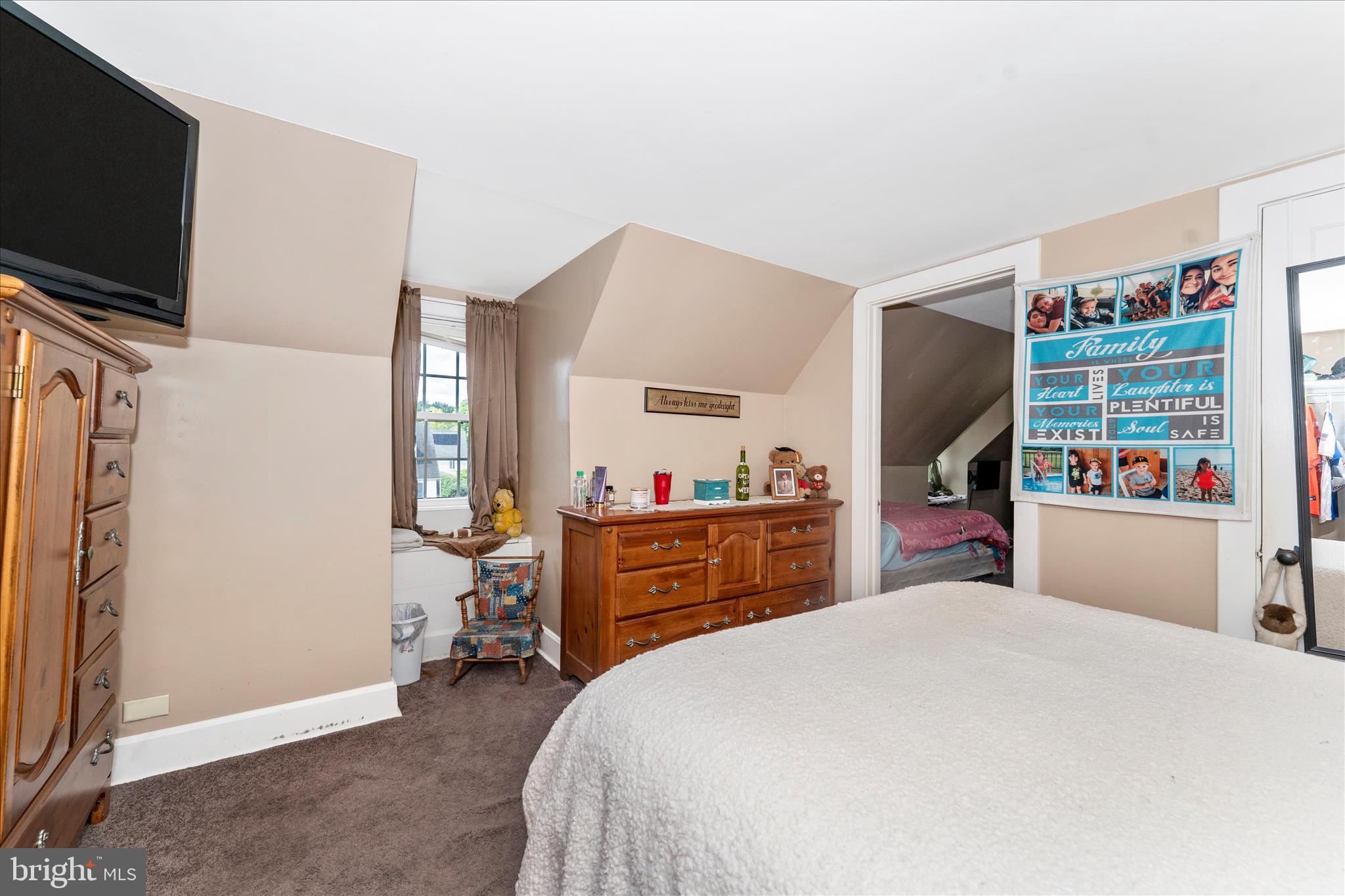 1052 FAIRVIEW ROAD