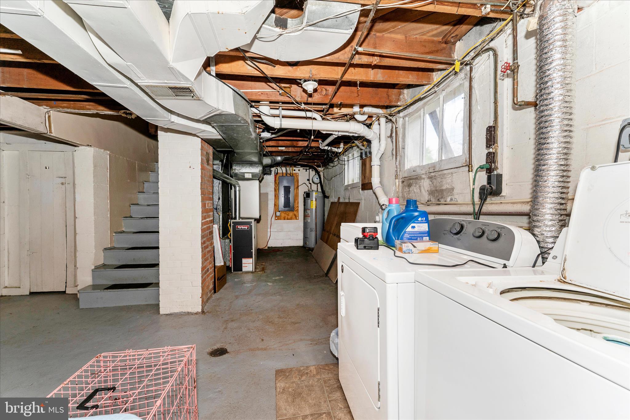 1052 FAIRVIEW ROAD